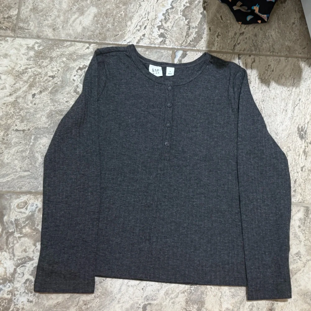 NWOT size small GAP Dark Gray Long Sleeve Shirt